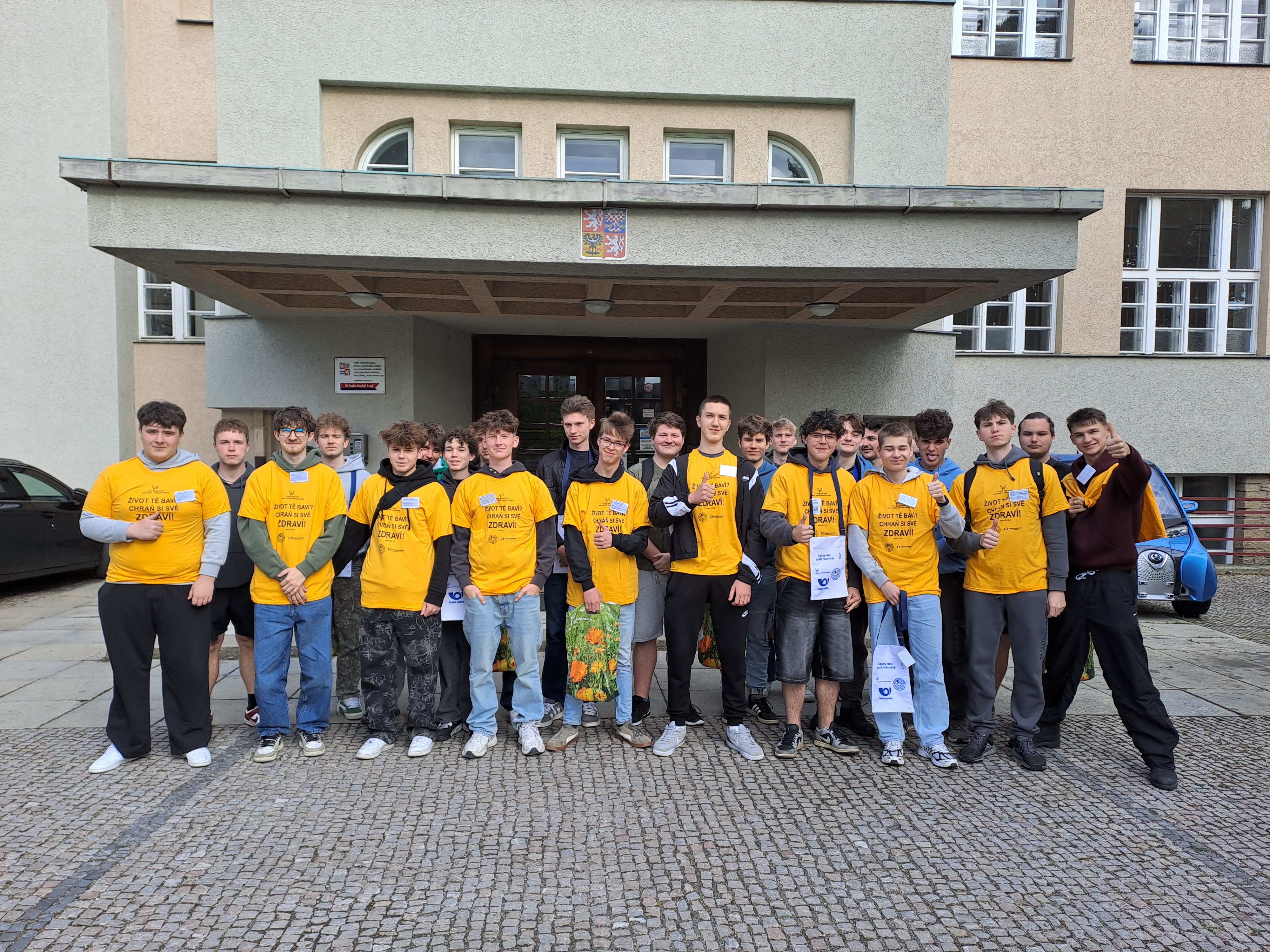 Studenti E2B pomáhali